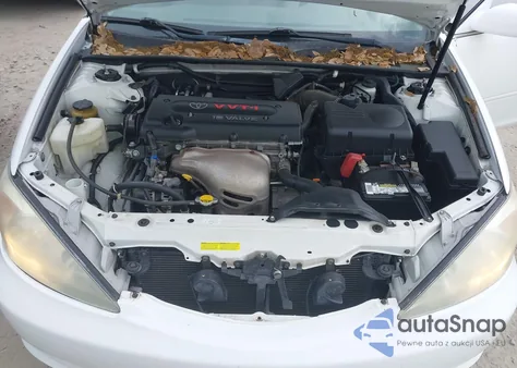 2004 Toyota Camry Le z USA, uszkodzony, nr VIN 4T1BE32K34U299102